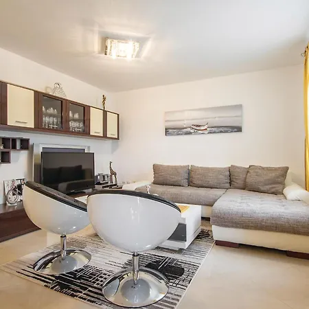 In With Jacuzzi Apartment *